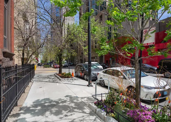 Апартаменты Blueground River North 2bd Chi-1114 *